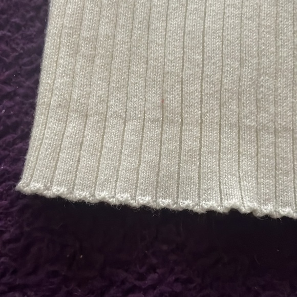 Asymmetrical Cold-shoulder Knit - Picture 9 of 10